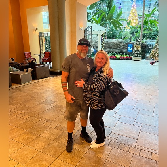 Please like to be notified of my live Posh Shows! - Picture 2 of 4